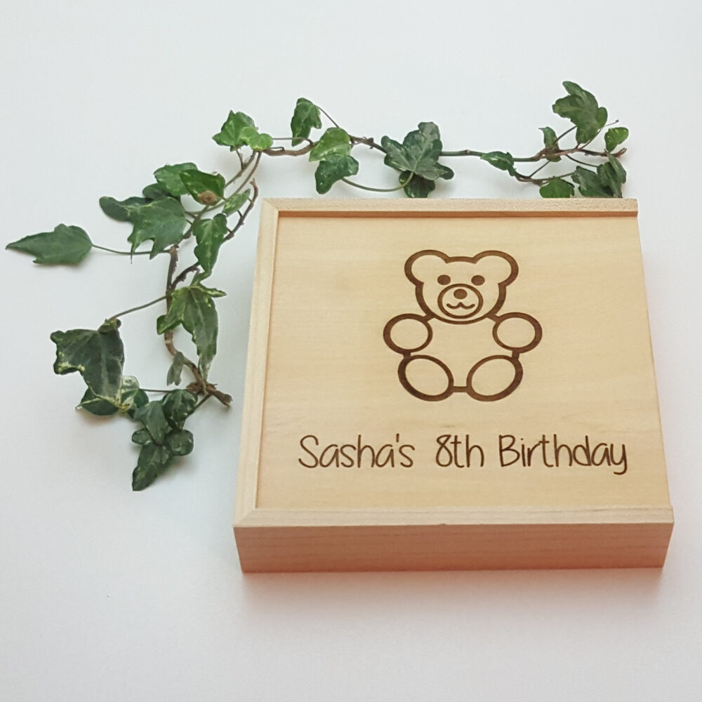 Wooden 6x4 Print Box with USB Drive - Maple - Image 3